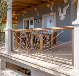 2 bedroom villa with pool and sea views in Bol, Brač Island, sleeps 4